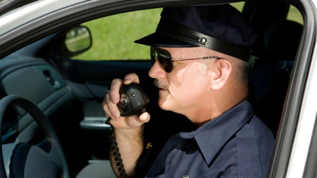 officer use police radio