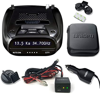 Uniden DFR7 shown together with its accessories