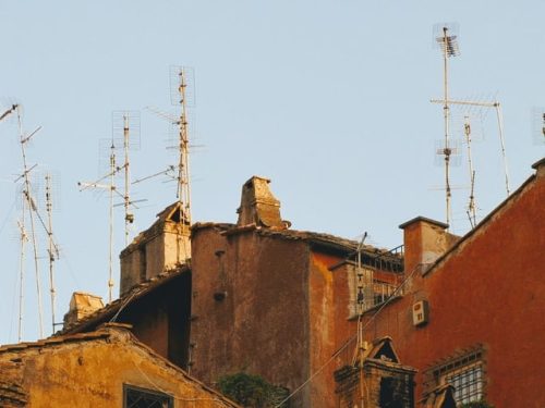 antennas on the roof of houses